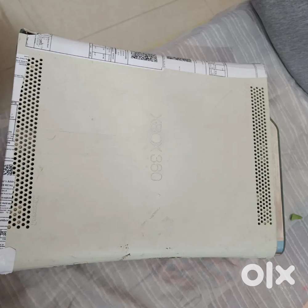 Xbox 360 with no harddrive but u can play with cds