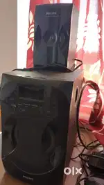 32 inch monitor + Philips Speakers 2.1 + Chrome cast