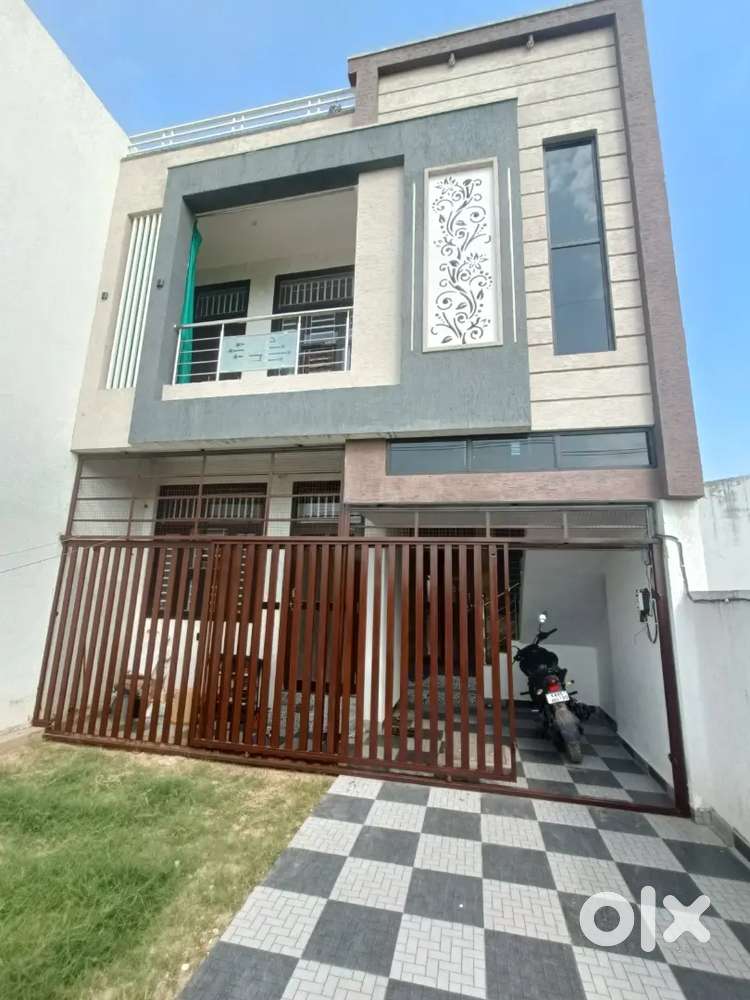 Specious room with attached bathroom