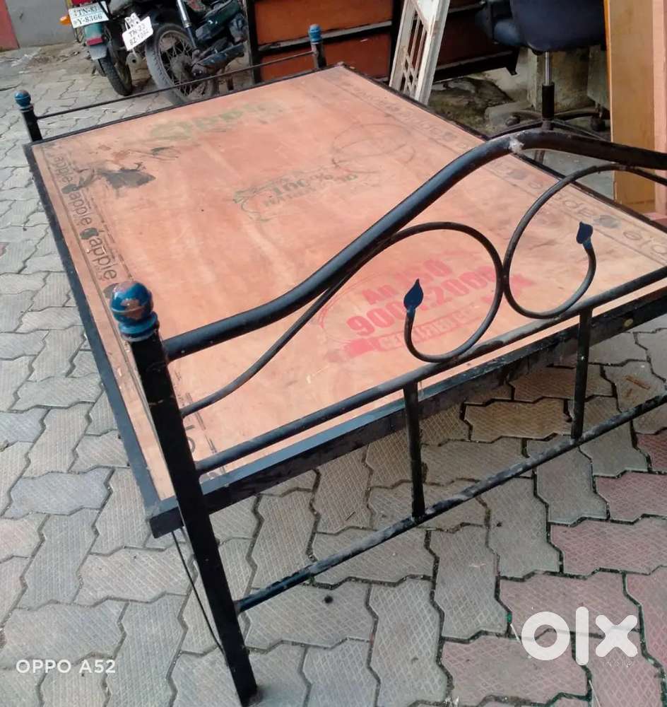 Bed (size 4/6)