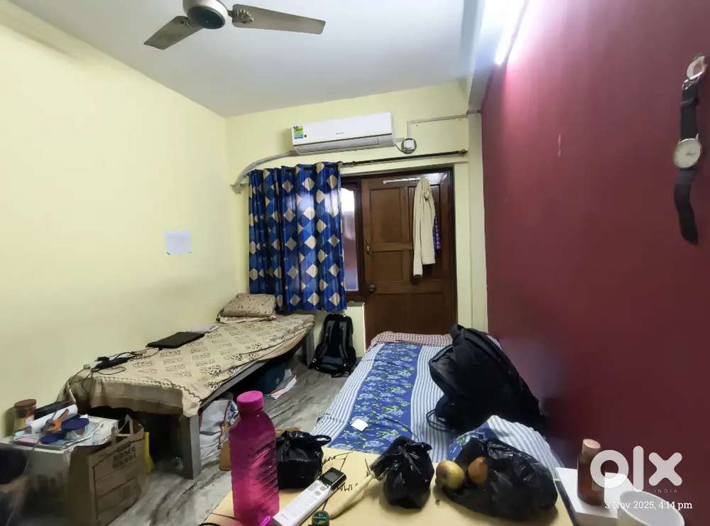 2BHK, 1 Room is vacant for 2 people