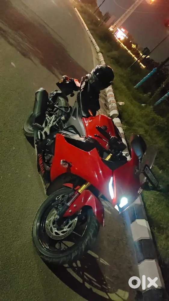 YAMAHA R15 V4