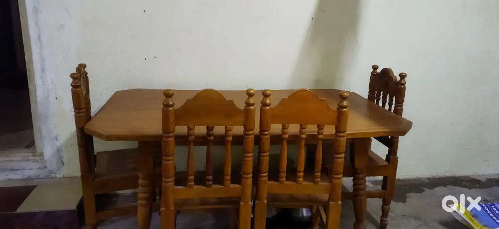 Dining table with 4 chair
