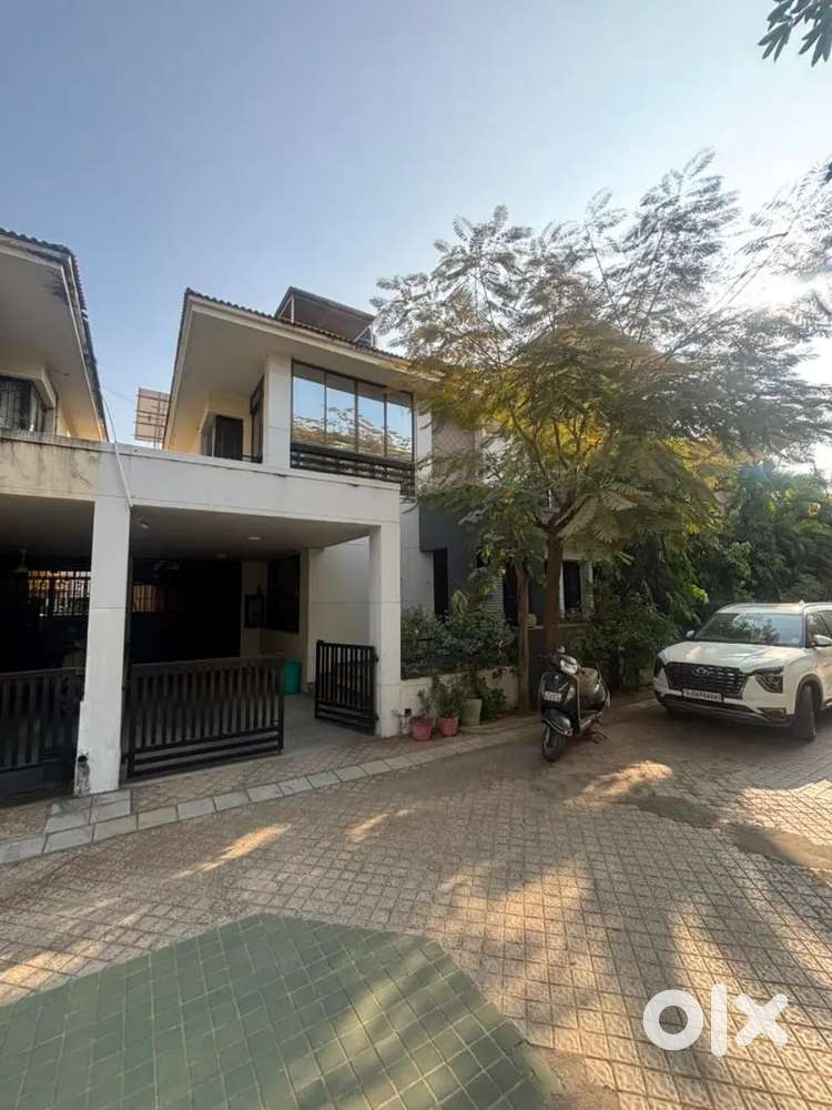 We are selling our 4 bhk house in Prime location at Vasna bhayli