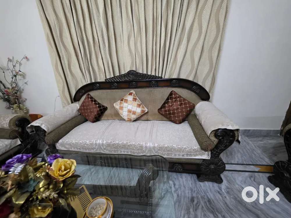 13 seater sofa with center table