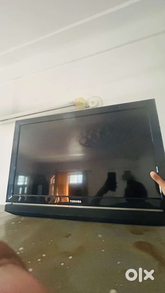 Toshiba tv 32 inch lcd for sell