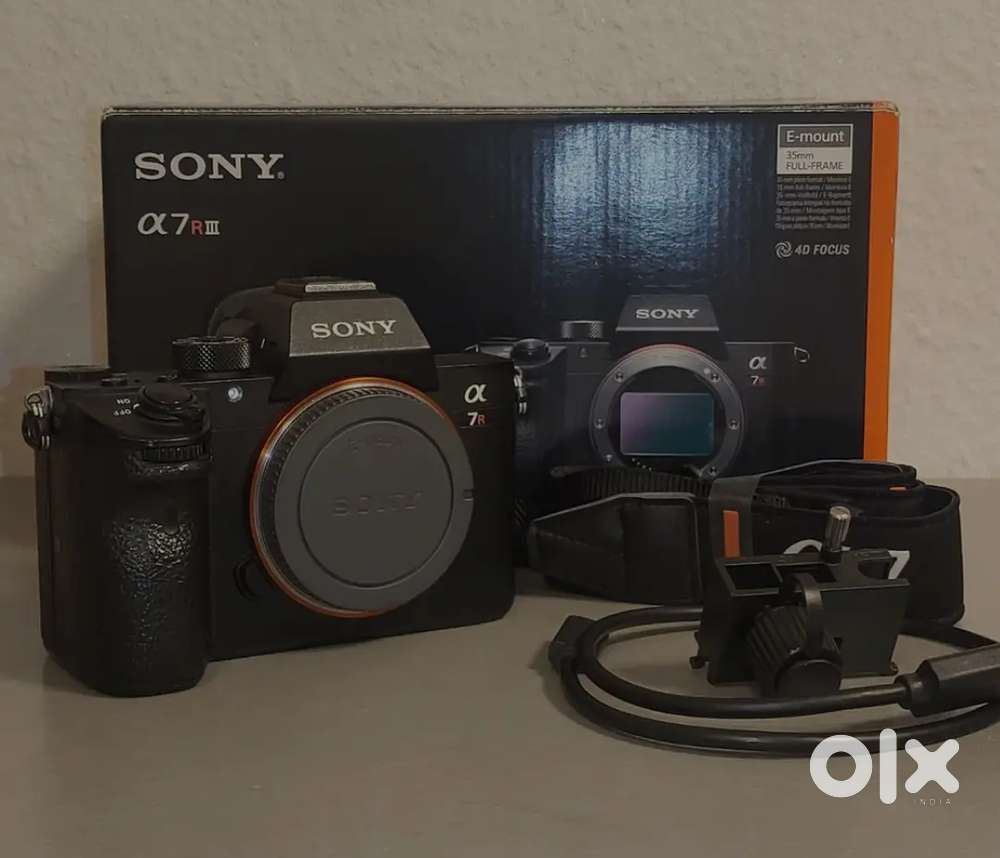 Sony a7R III Full Frame Camera 42.4mp Body w 2261 Shutter count