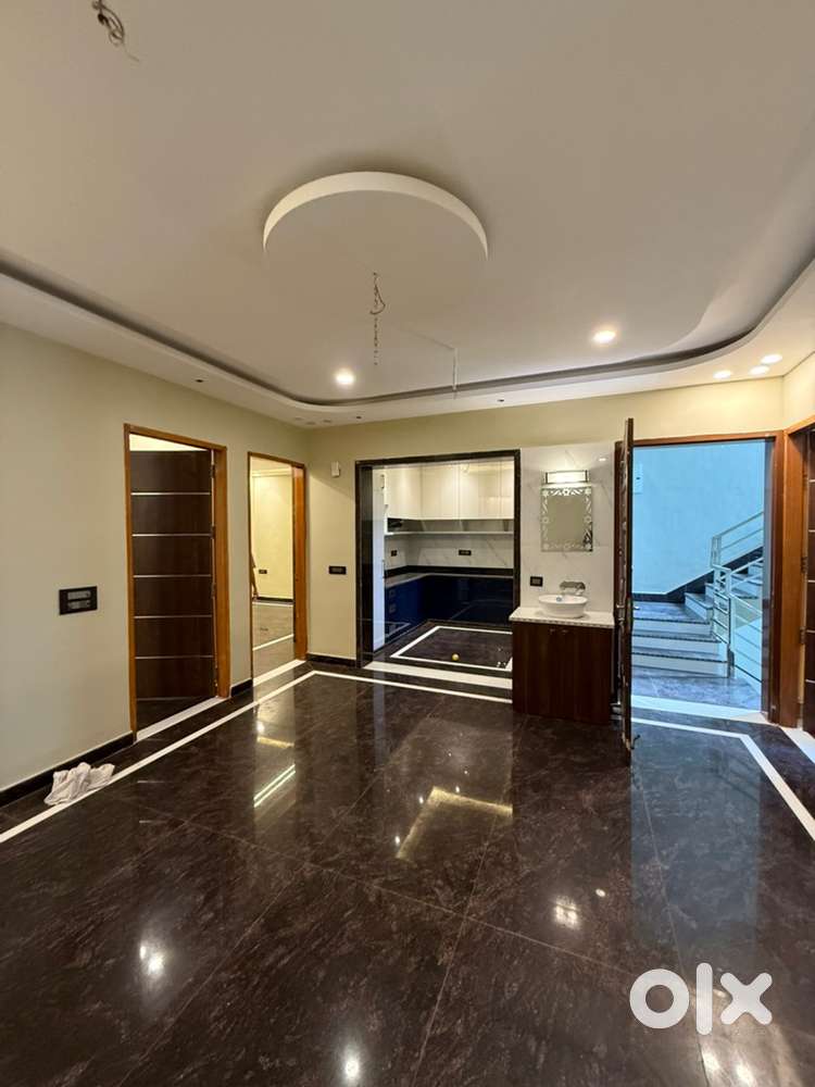 3BHK Flat on 1st Floor in Omaxe Green Meadow City