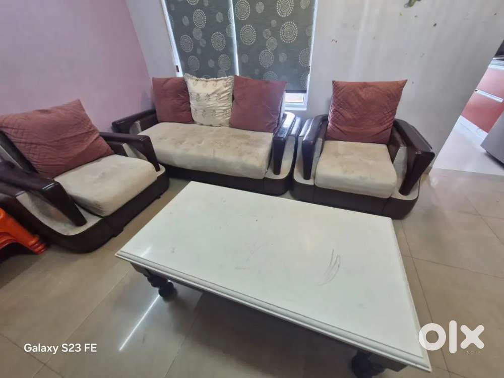 Sofa and center table with good condition