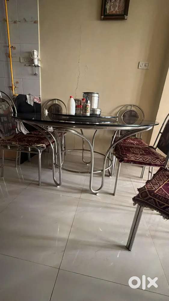 I want to sell dining table at reasonable price