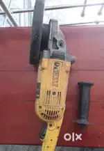 DEWALT DWE493 angle grinder