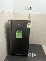Croma refrigerator. 165L