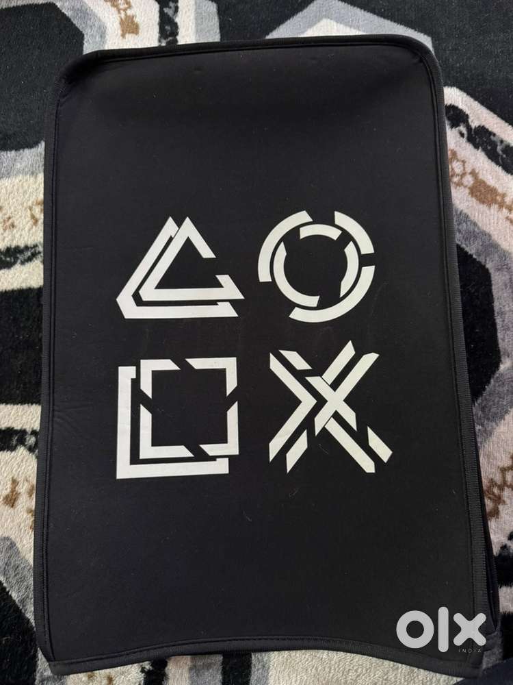 Sony PlayStation 5 Disc (E) with Ragnarok, charging station and cover.
