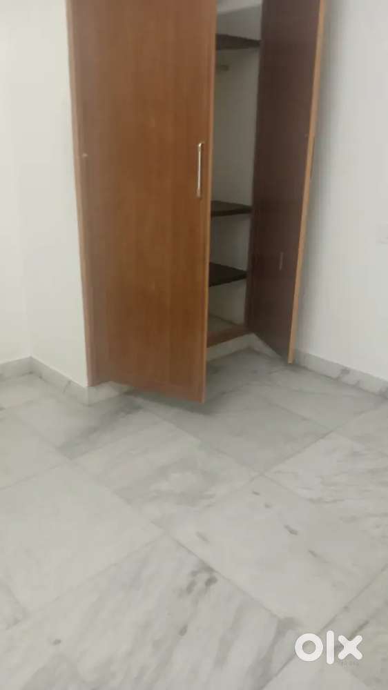 2 bhk flat for rent family  near M r t s Velachery