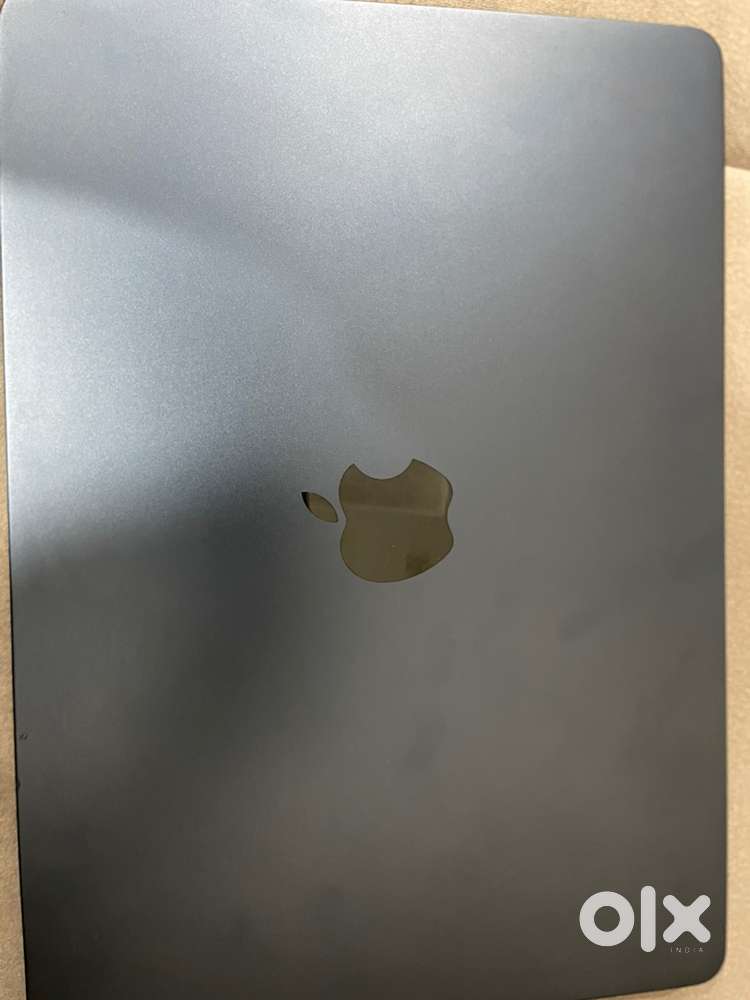Macbook Air M4, midnight black, less than 2 months old with 100%batter