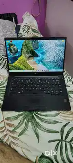 Dell latitude 7390 i5 8th 16 ram 256 ssd