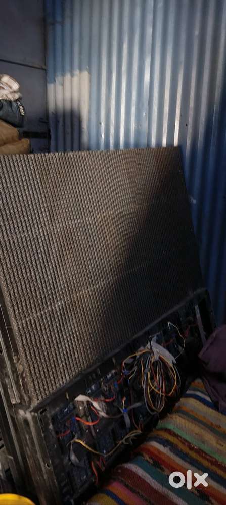 Outdoor led wall display