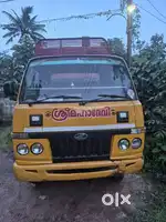 Mahindra nissan tipper (back open)