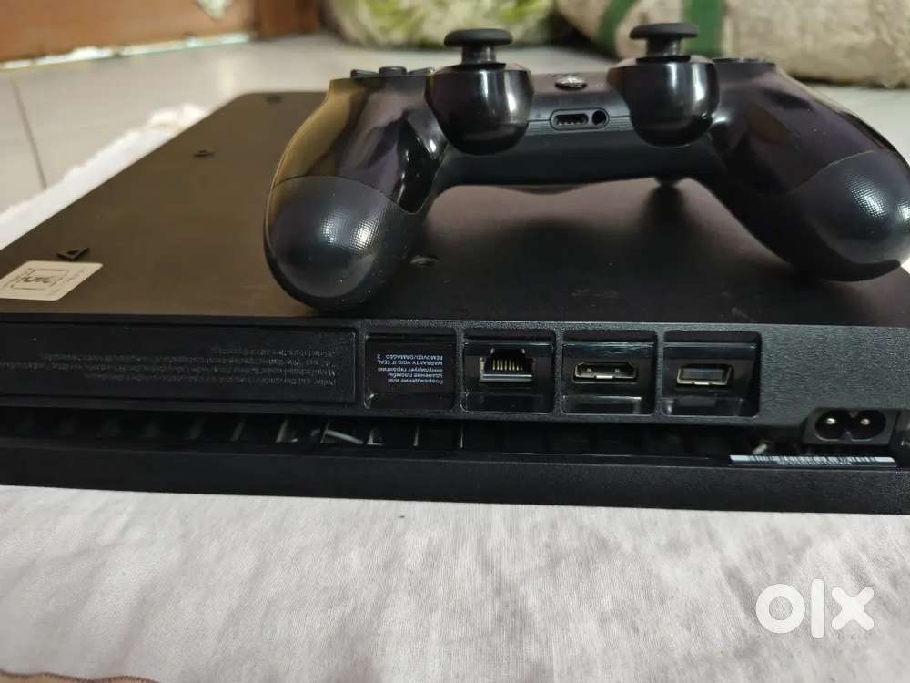 PS4 SLIM 1tb 30 games