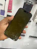 Apple iphone 16 pro 256GB Display green and Backdoor broken