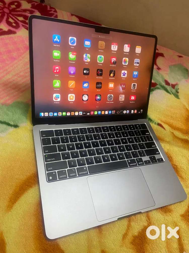 APPLE MACBOOK AIR M2 less used and excellent condition