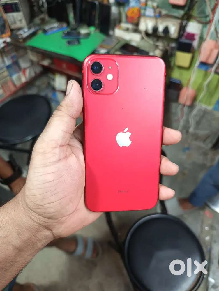 iPhone 11.  128 gb.   82 battery health
