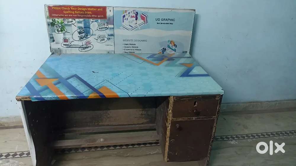 Computer Table for sale