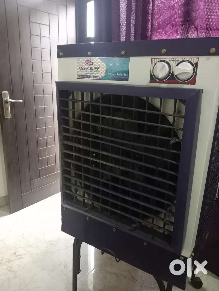 Medium size cooler, Fridge