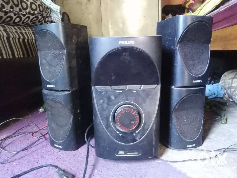 philps subwoofer with a control knob and four satellite speakerrs