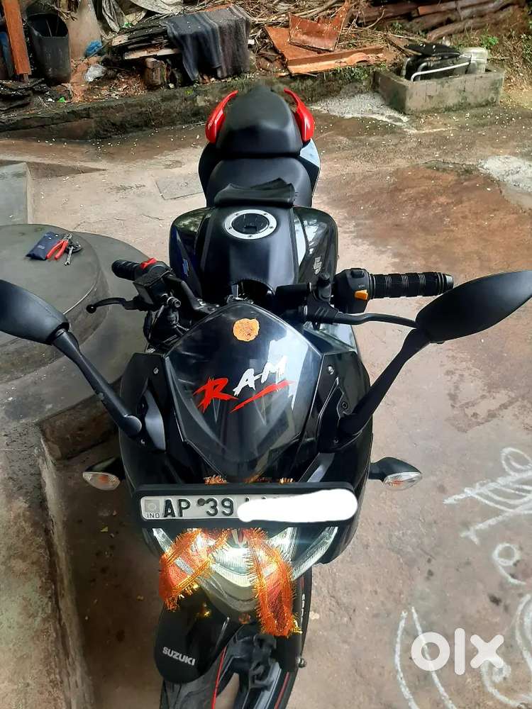 GIXXER SF 150 sports model , mileage 45 ,20000km showroom track