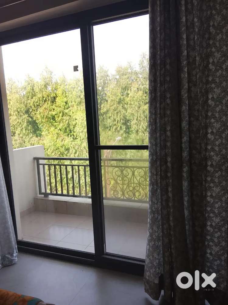 Room for couple girls or for working men fully furnished in.2bhk flat