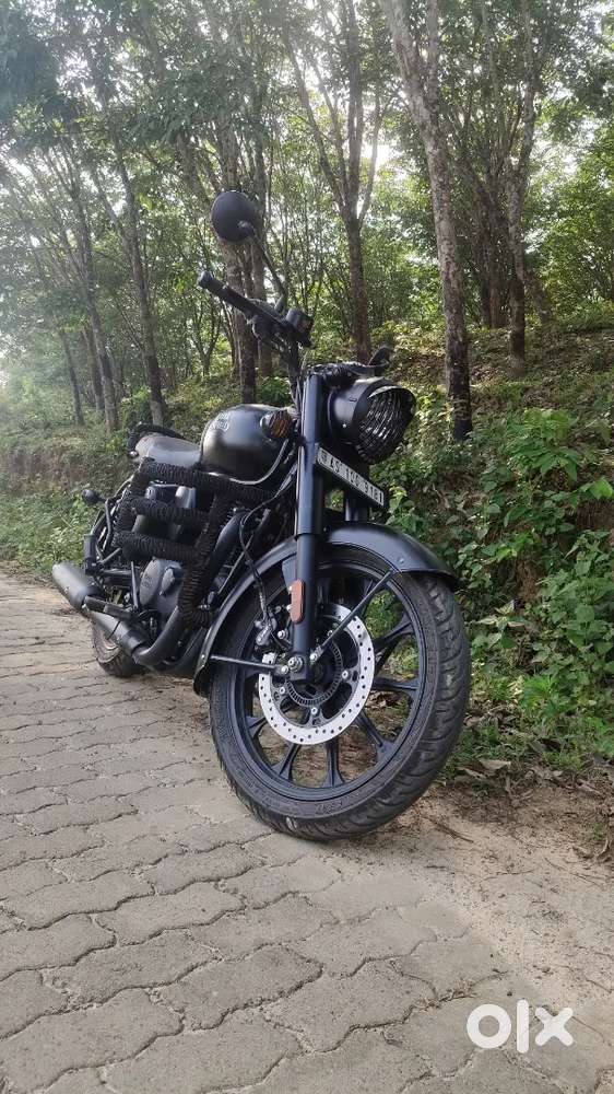 RE Classic 350 matt black