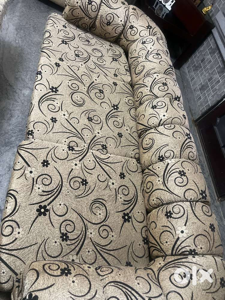 7seated sofa