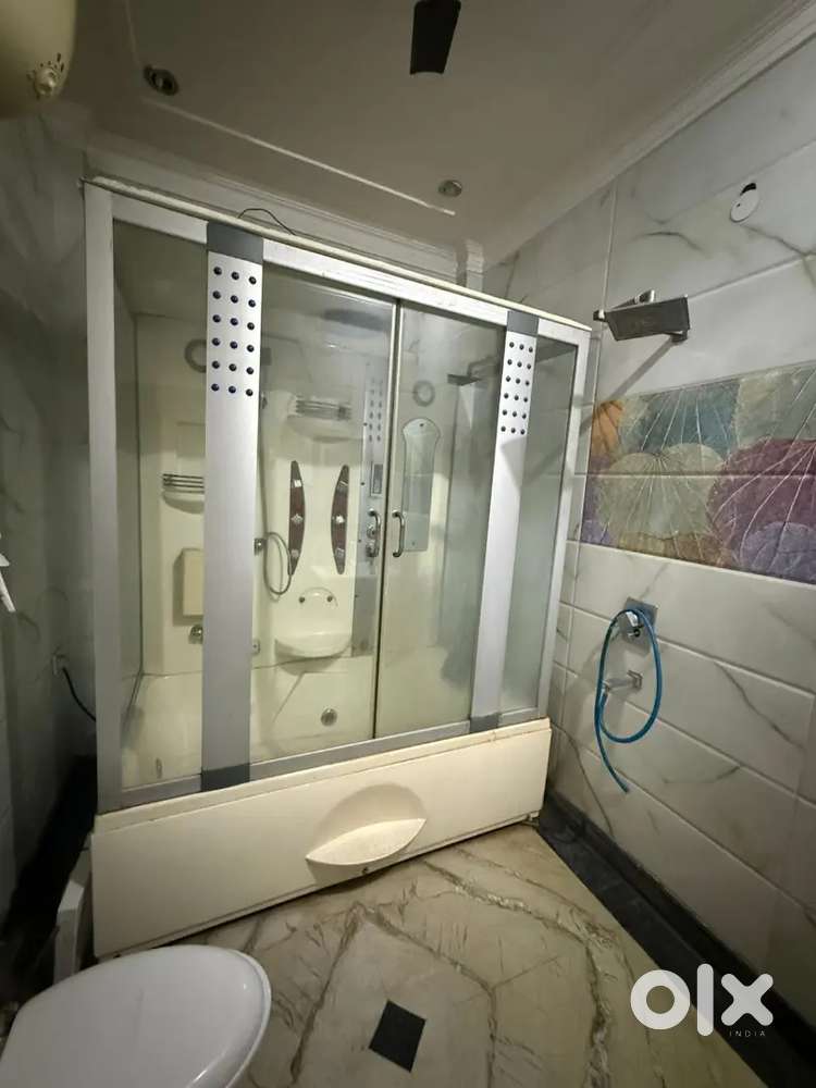Jacuzzi  with shower panel and cabin