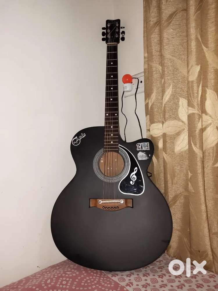 Black Acoustic Guitar – Worth ₹5,999, Selling for Just ₹2,500
