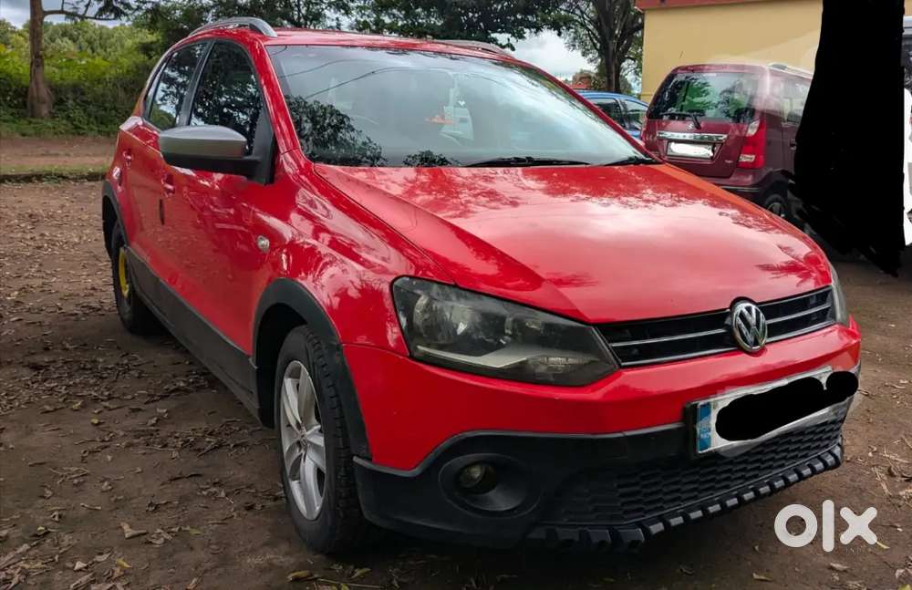 Volkswagen CrossPolo 2015 Diesel Well Maintained 
Highline