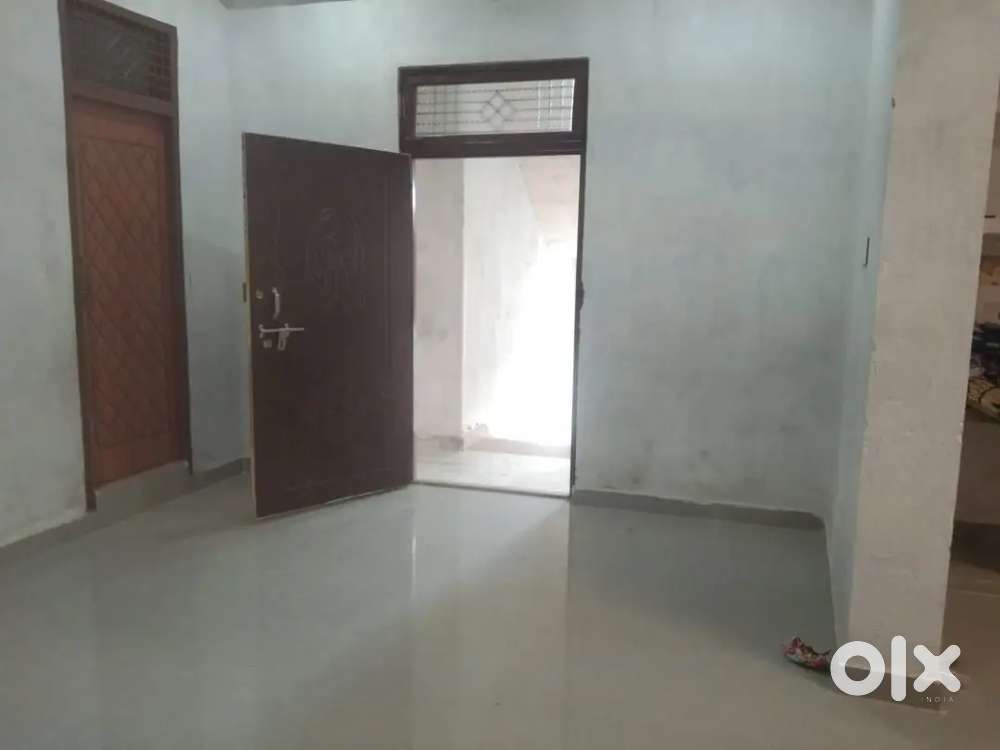 3 rooms, kitchen, 1bathroom and hall