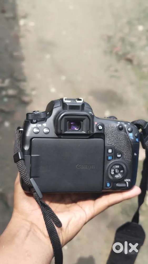 Canon 77d DSLR camera
