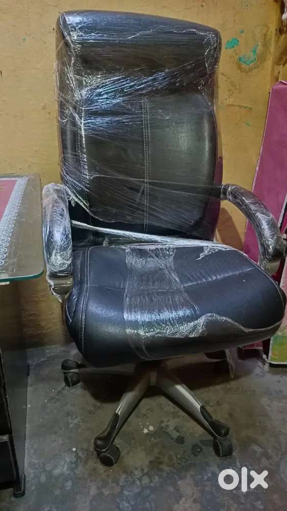 Office chair and table