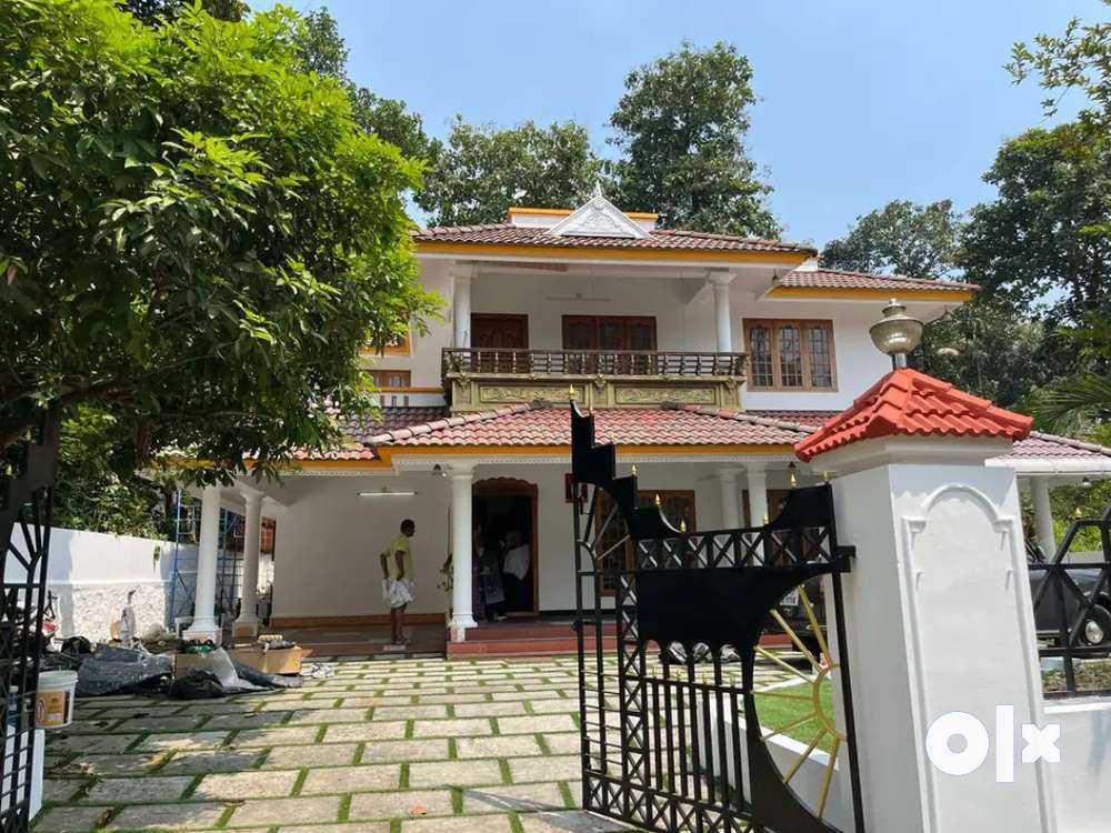 Kuruppampady - Town nearby 15 Cent 2900 Sqft house for Sale