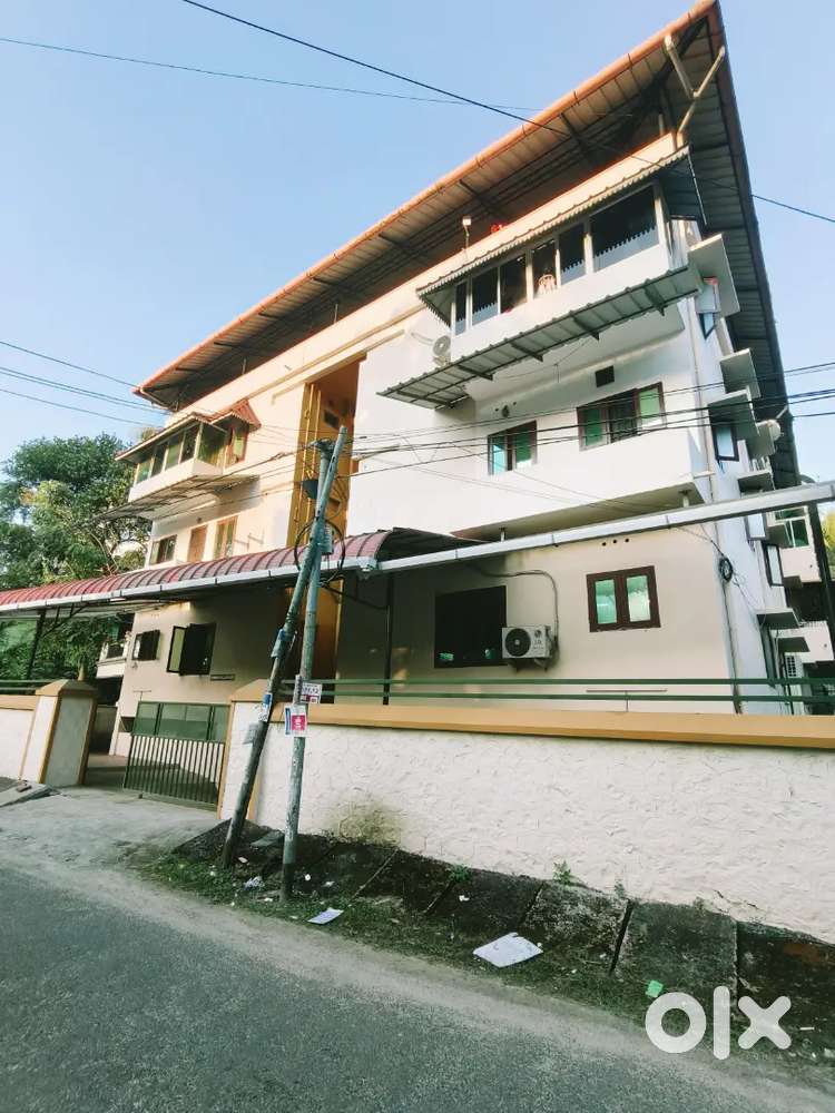 = Super ( 3 Bhk ) apartment for rent tripunithura