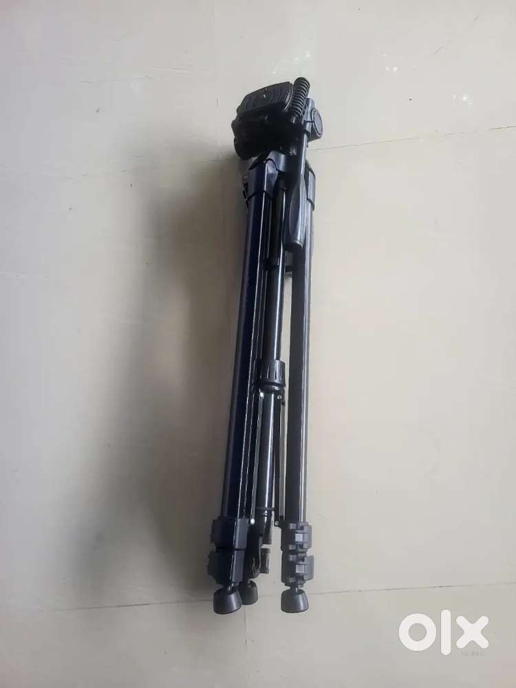 Neat and clean peace camera tripod