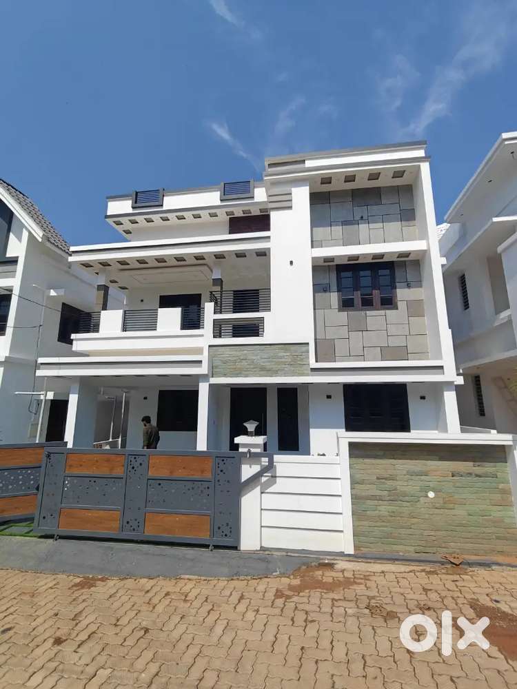 SPACIOUS 4BHK HOME FOR SALE IN KAKKANAD PALLIKKARA KIZHAKKAMBALAM