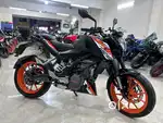 Duke 125cc emi options available