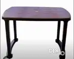 Palastik ki dayning table matr 4 mant us ki h