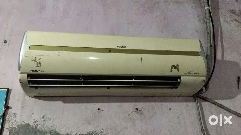 Voltas AC very good condition plus gas