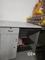 Computer table