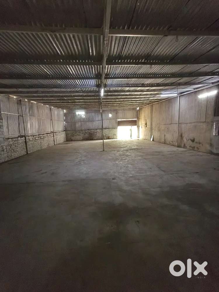 FOR RENT, GODOWN 2400 SQUARE FEET BEST LOCATION