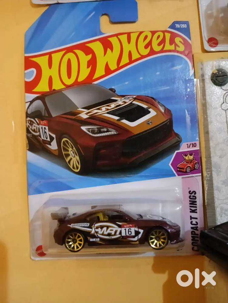 Hotwheels set of 2