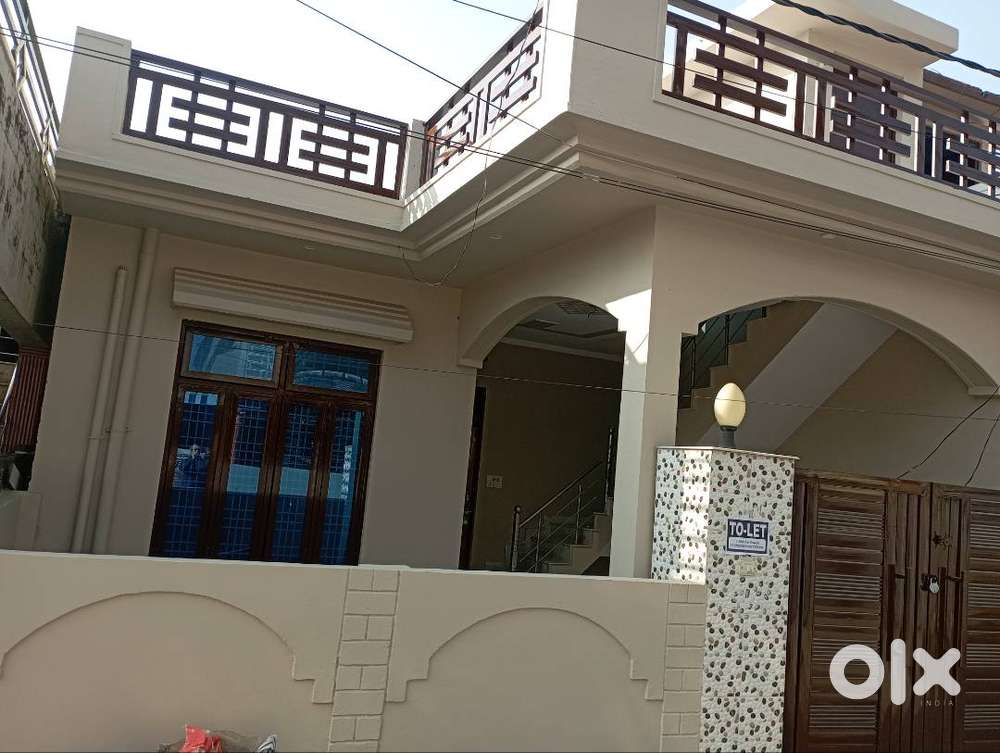 3 bedroom house for family included car parking.